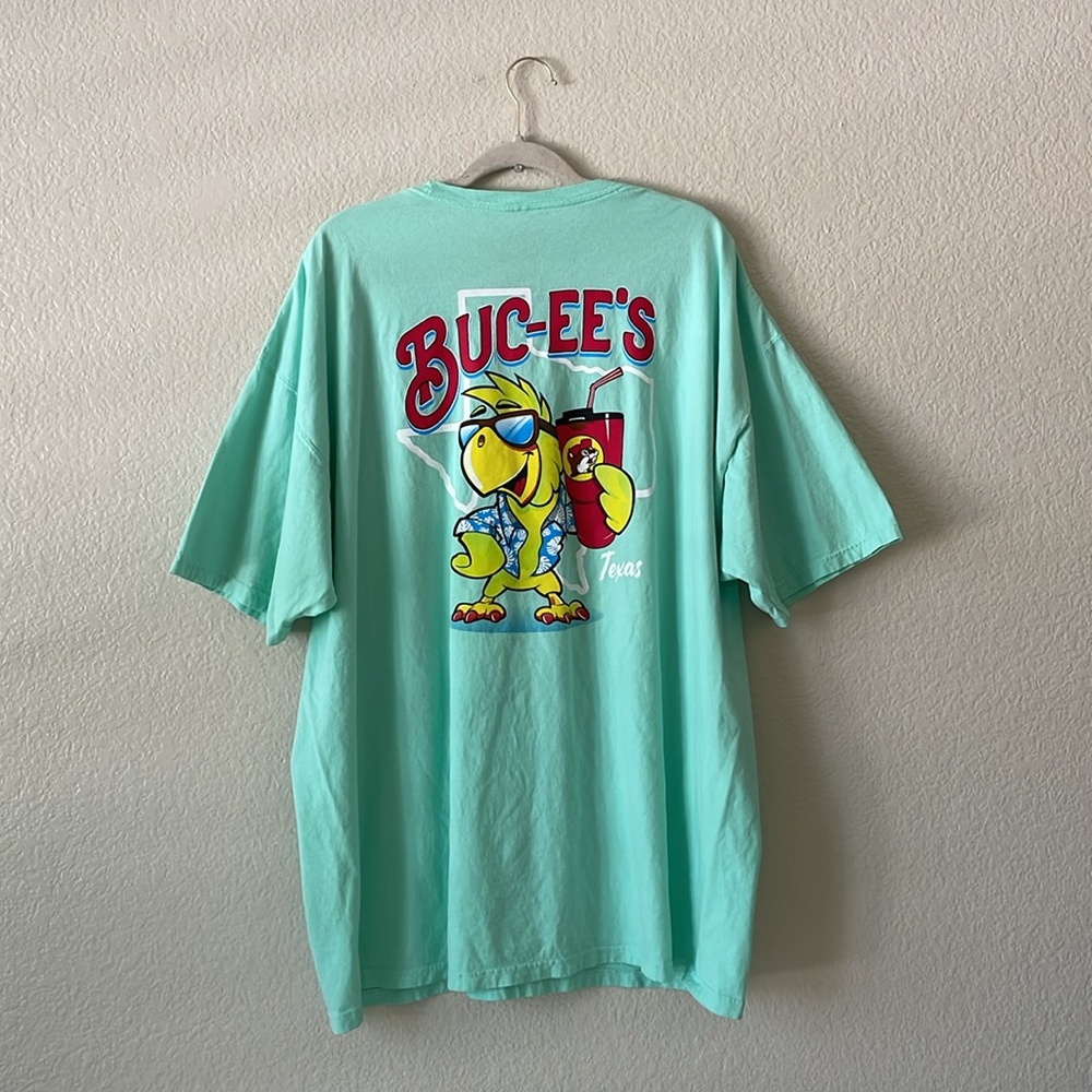 BUC-EE'S T-shirt Parrot Graphic Beaver Tee Tropic Rocker Backyard Beach Coastal